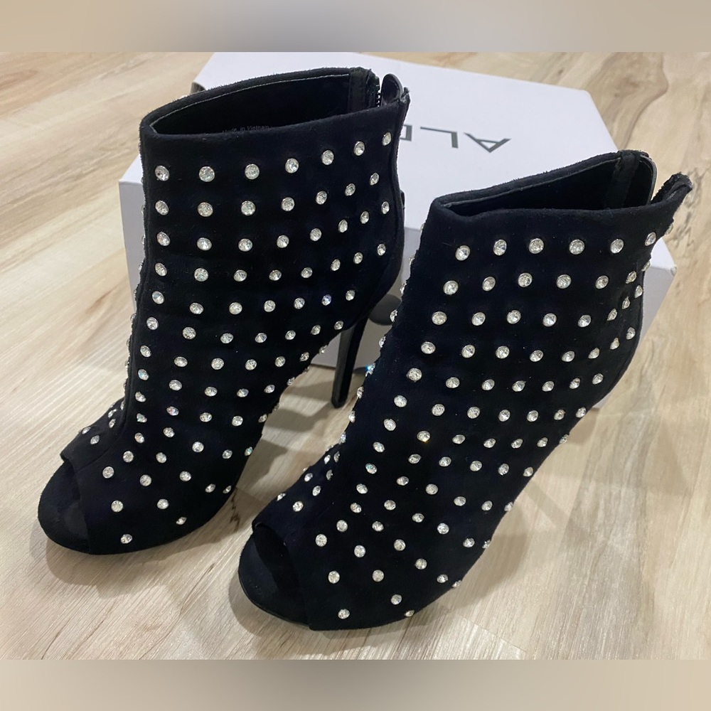 Black Aldo Suede Open Toe Bottie Embellished With Crystal Like Details Size 6